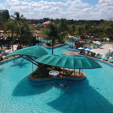 Blue Tree Thermas De Lins Resort Zewnętrze zdjęcie The swimming pool at the Hard Rock Hotel