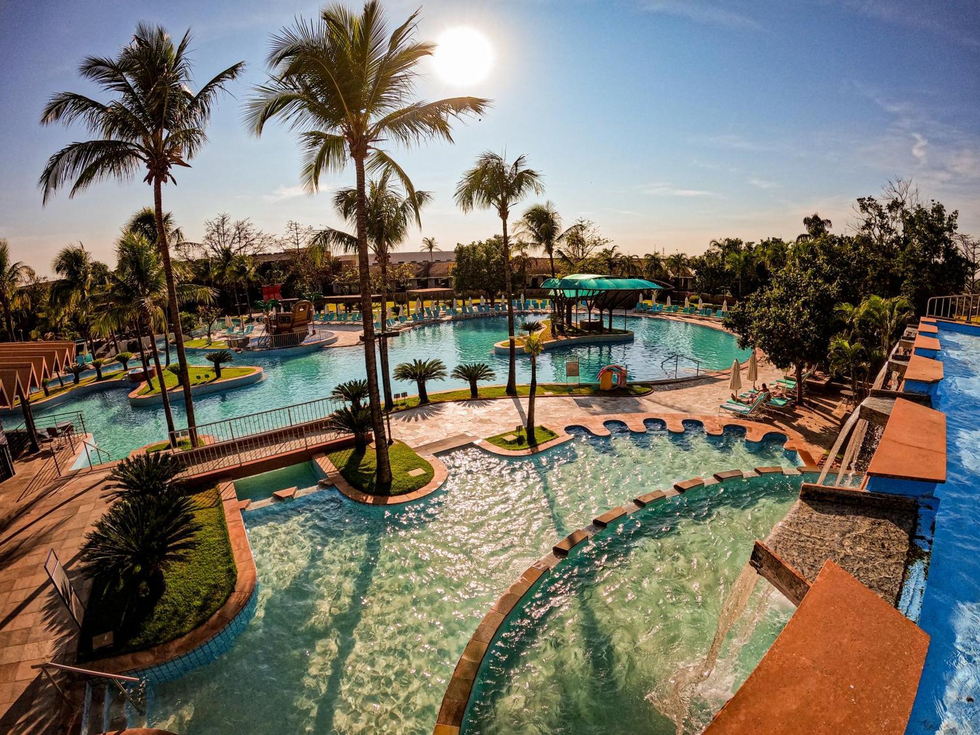 Blue Tree Thermas De Lins Resort Zewnętrze zdjęcie The water park at the Royal Paradise Hotel and Spa