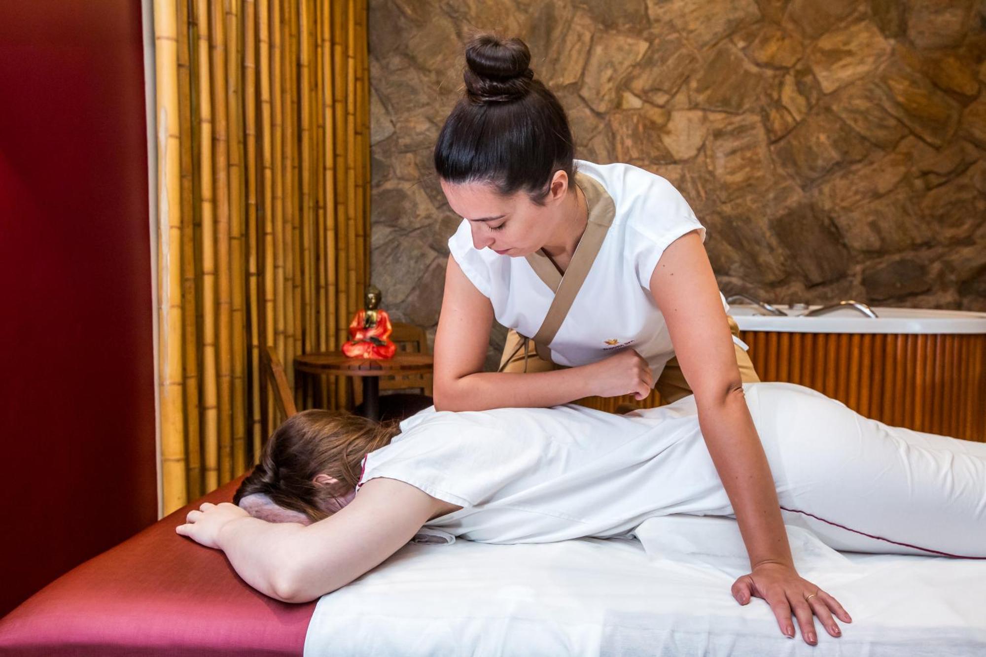 Blue Tree Thermas De Lins Resort Zewnętrze zdjęcie Thai massage