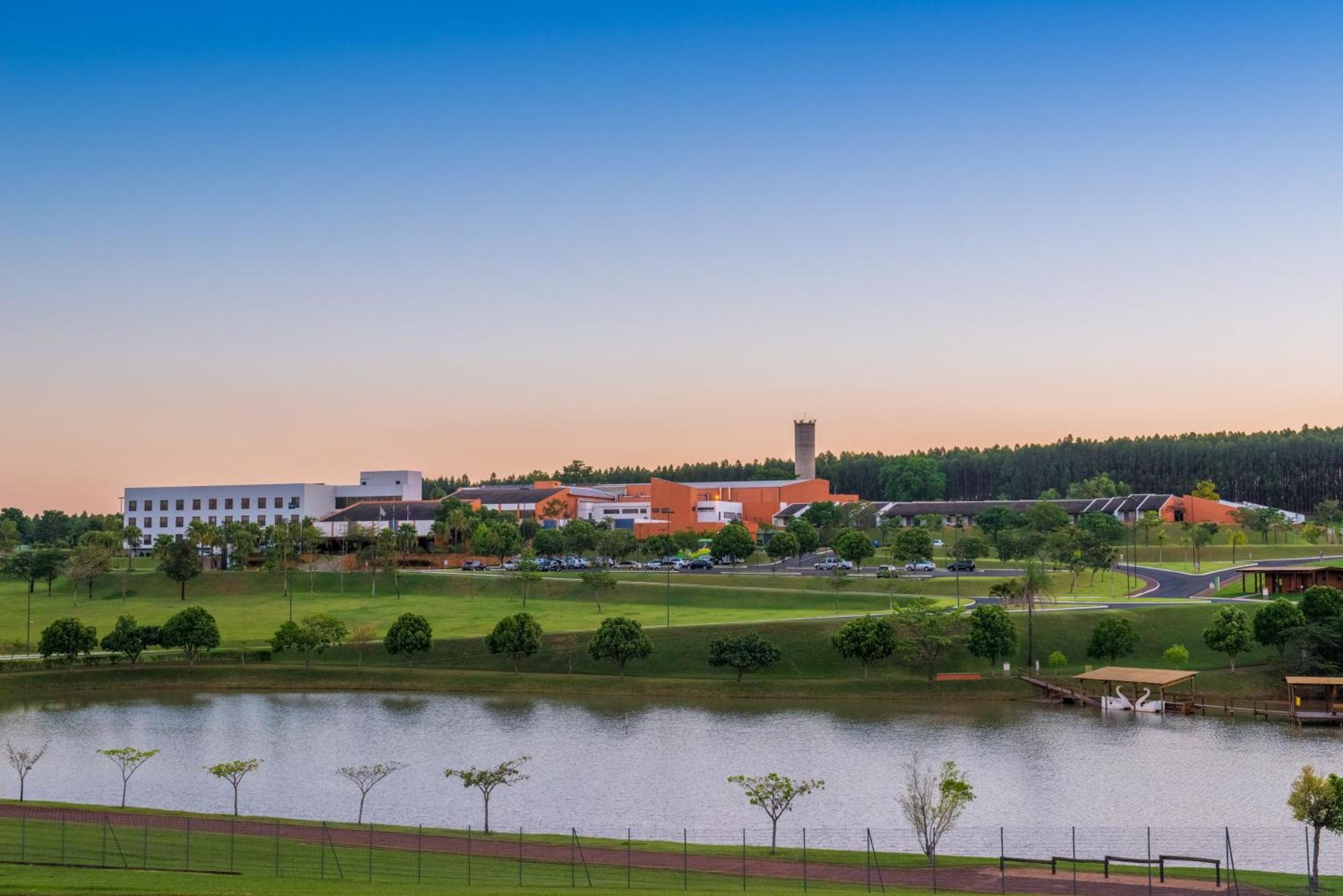 Blue Tree Thermas De Lins Resort Zewnętrze zdjęcie View of the campus